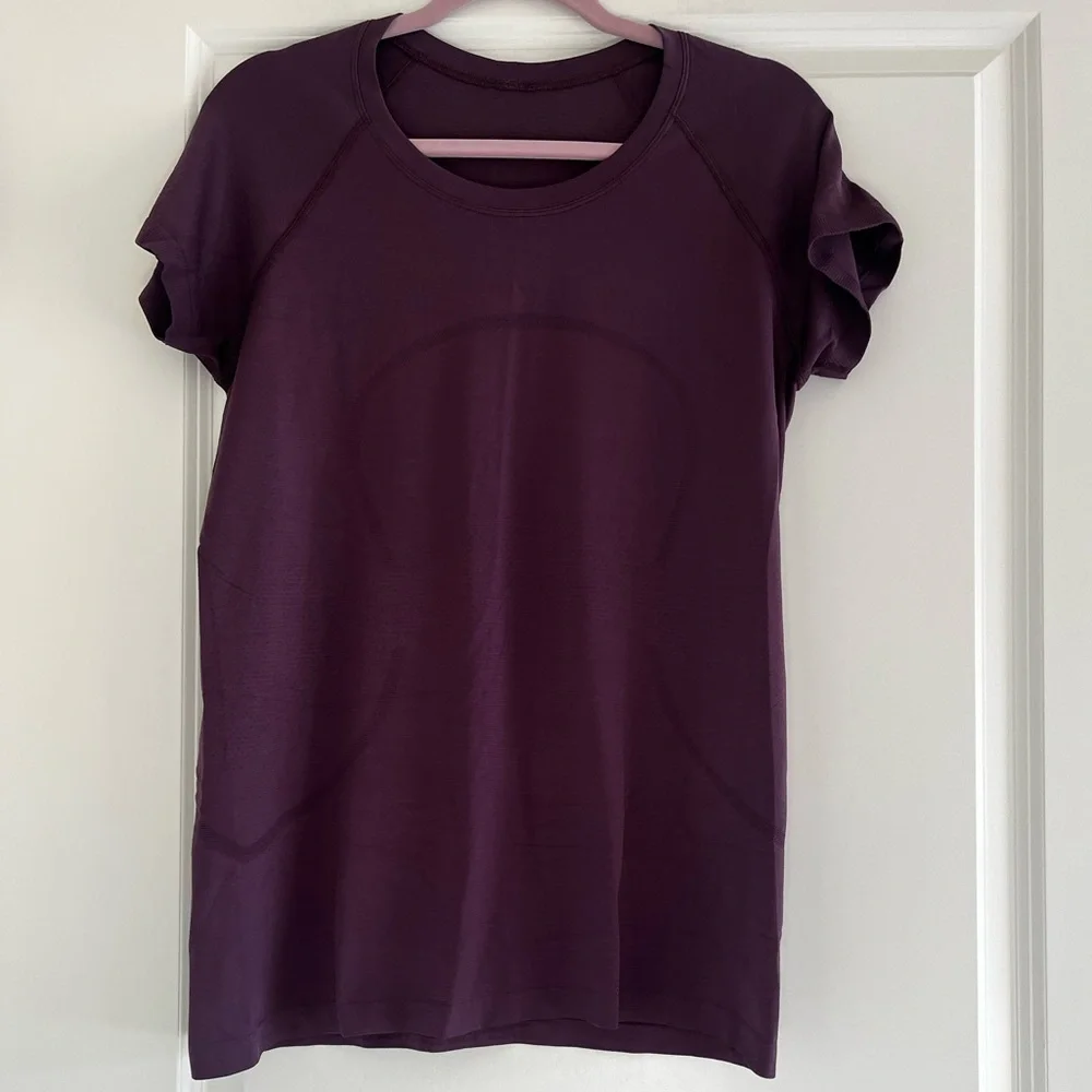 Lululemon Swiftly Tech Dark Purple Short Sleeve Top Women’s Size 8